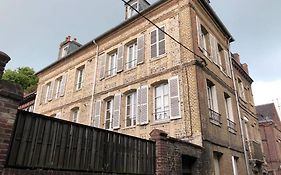 Sous les toits